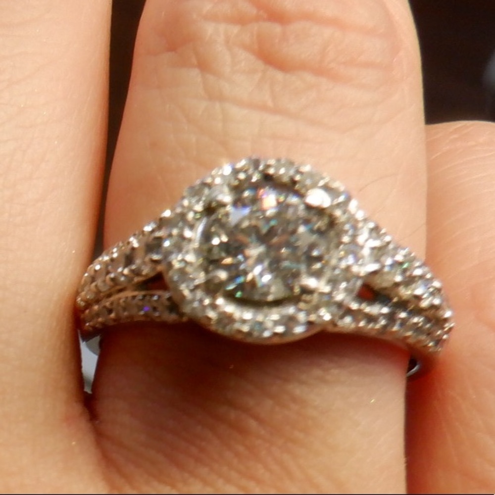 14k engagement ring white gold round diamonds - Picture 2 of 3